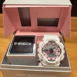 NWT EXTREMELY RARE G-Shock limited edition watch White/Pink w/matching speaker
